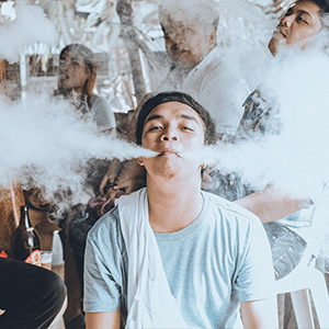 Guide to Vaping in Public This Summer