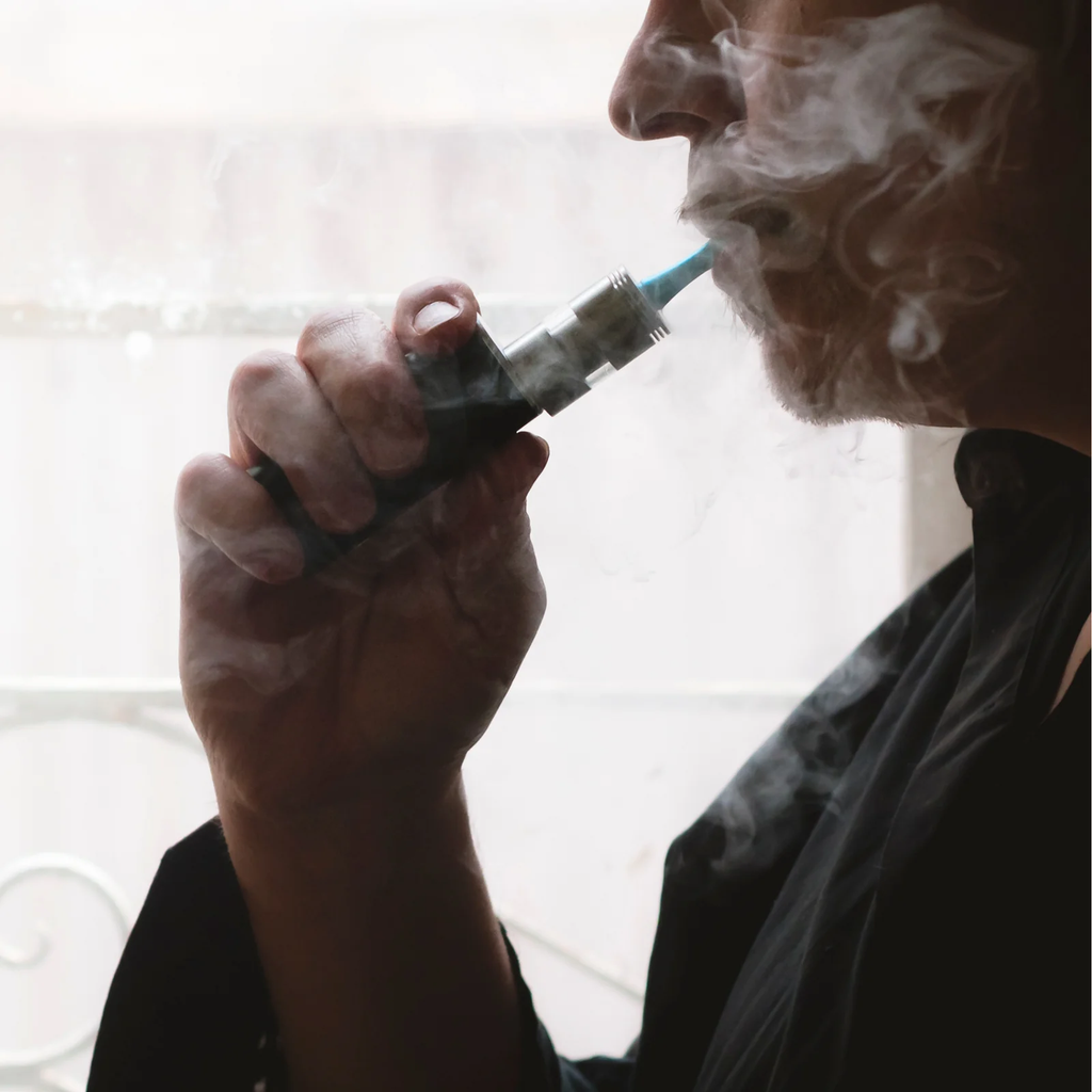 IS NICOTINE-FREE VAPE JUICE SAFE? SIDE EFFECTS AND RISKS