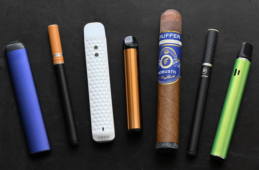 The Pros and Cons of Disposable vs Rechargeable Vapes