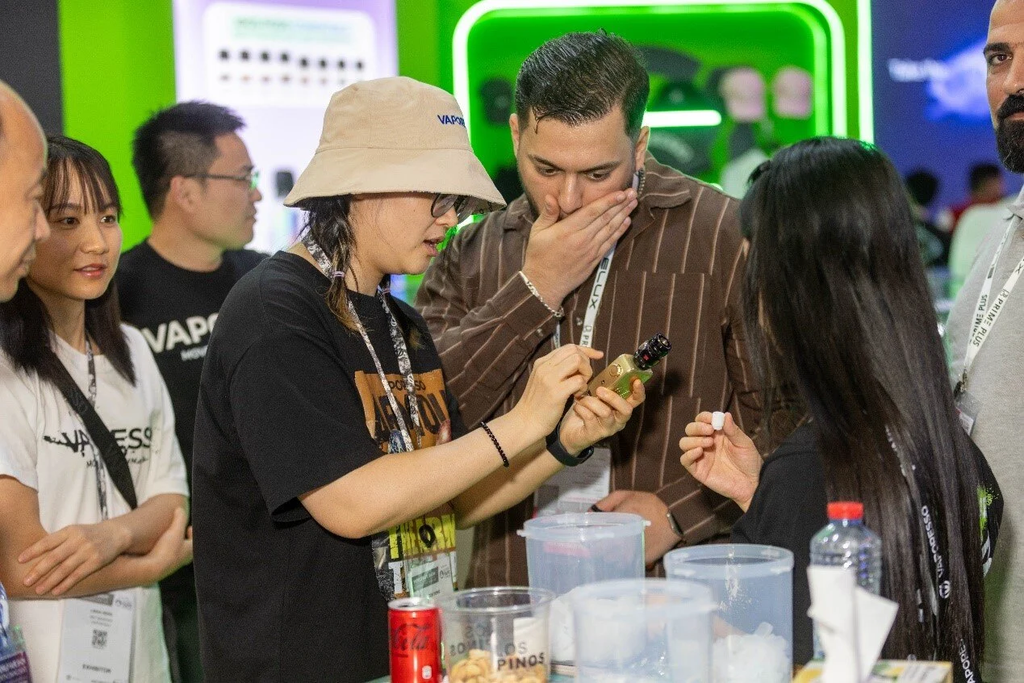 VAPORESSO’s Excellence in Full Display at Vapouround MENA Awards and World Vape Show 2024