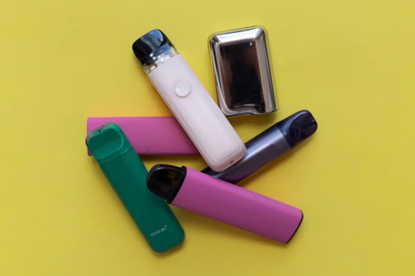 HOW TO AVOID ILLEGAL AND COUNTERFEIT VAPES