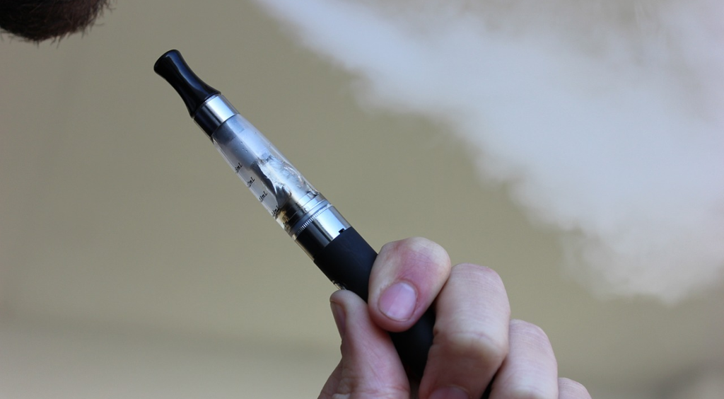 5 Essential Items You Must Carry in Your Vape Kit